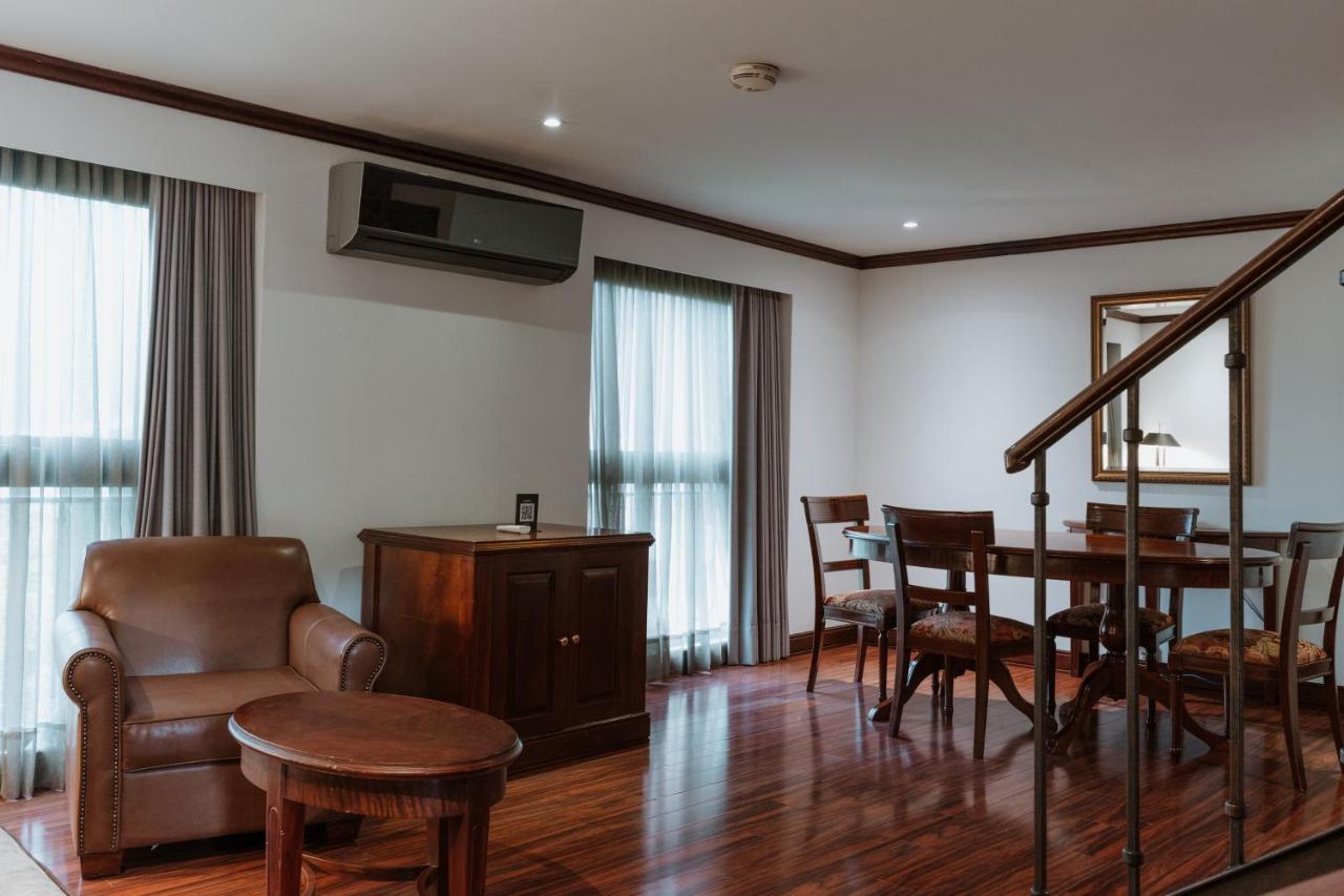Hotel Park10 Medellin Luaran gambar A living room in a typical apartment