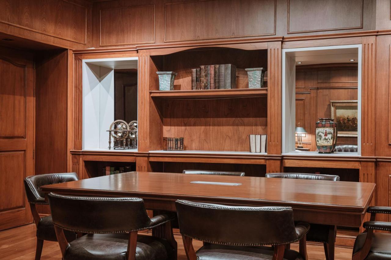 Hotel Park10 Medellin Luaran gambar The boardroom of the 1900–1910 building