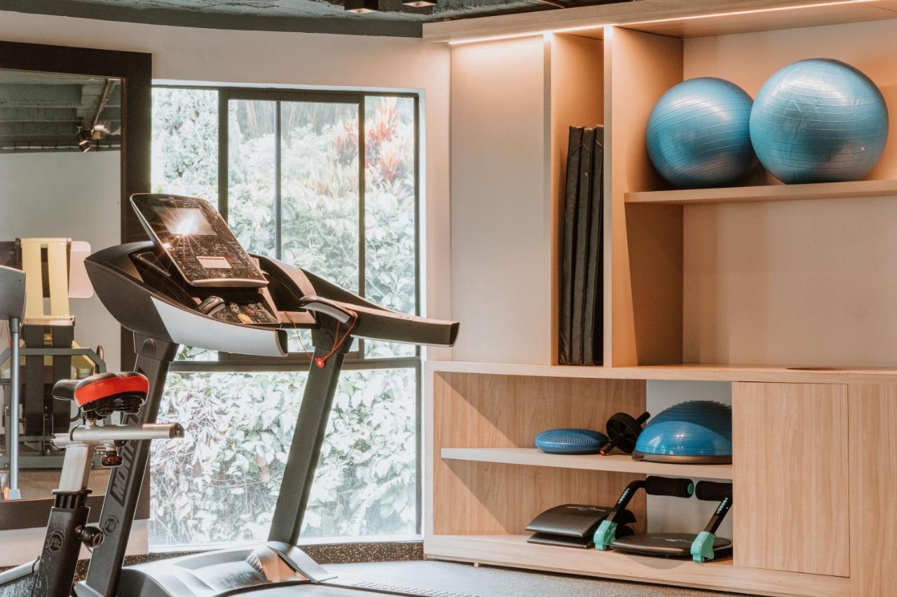 Hotel Park10 Medellin Luaran gambar The gym at the hotel