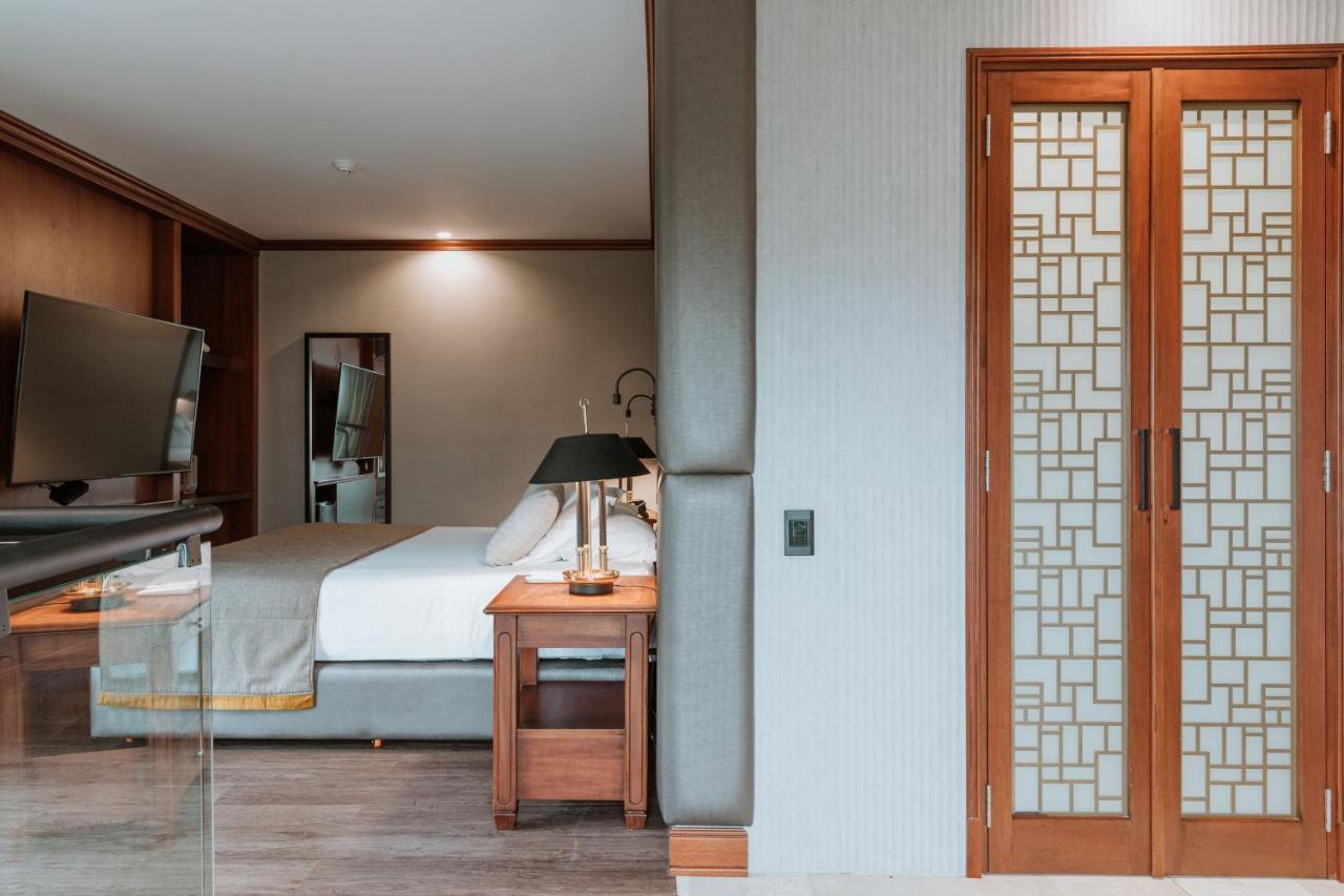 Hotel Park10 Medellin Luaran gambar A room at the hotel