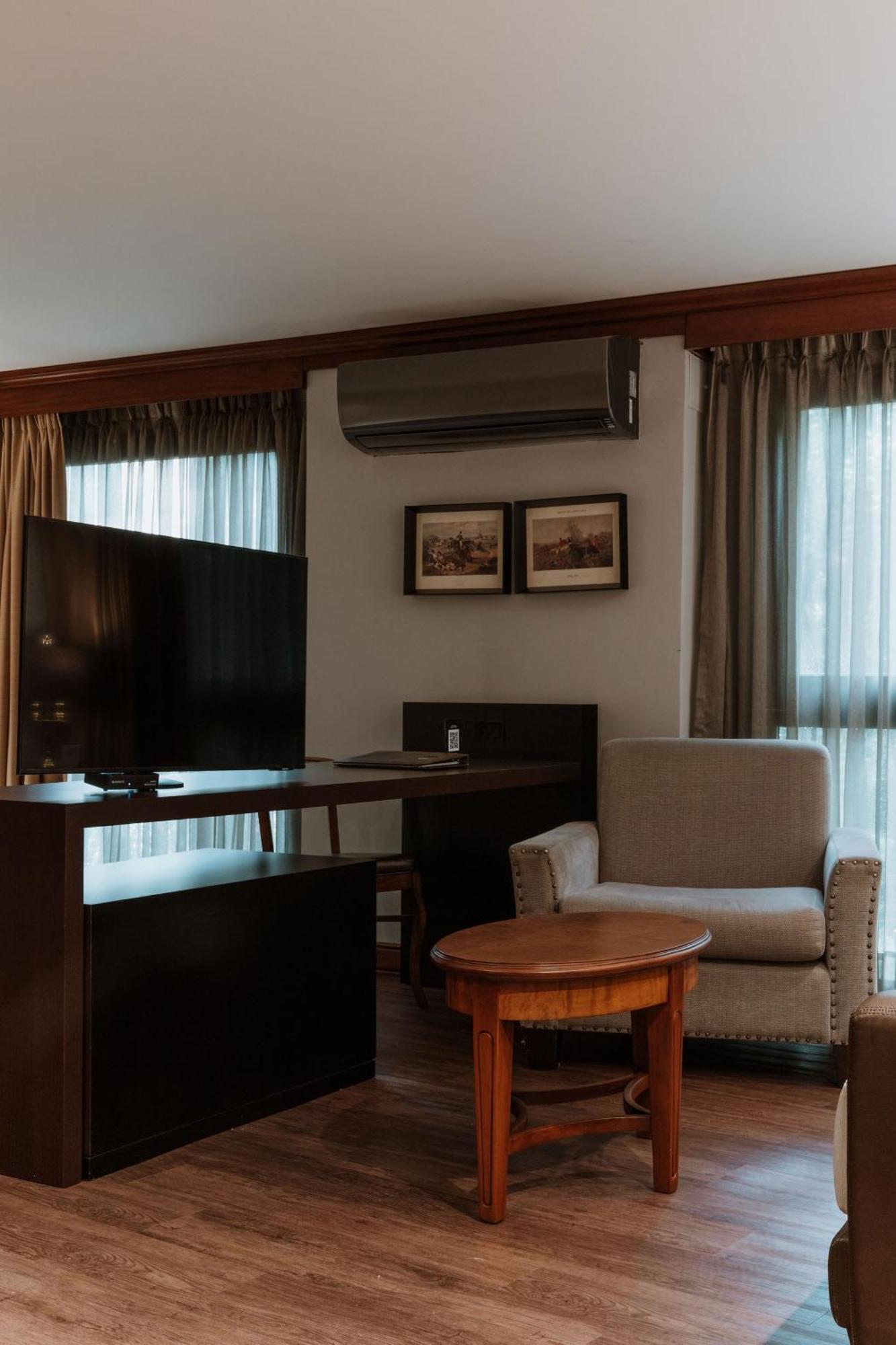 Hotel Park10 Medellin Luaran gambar A room at the hotel