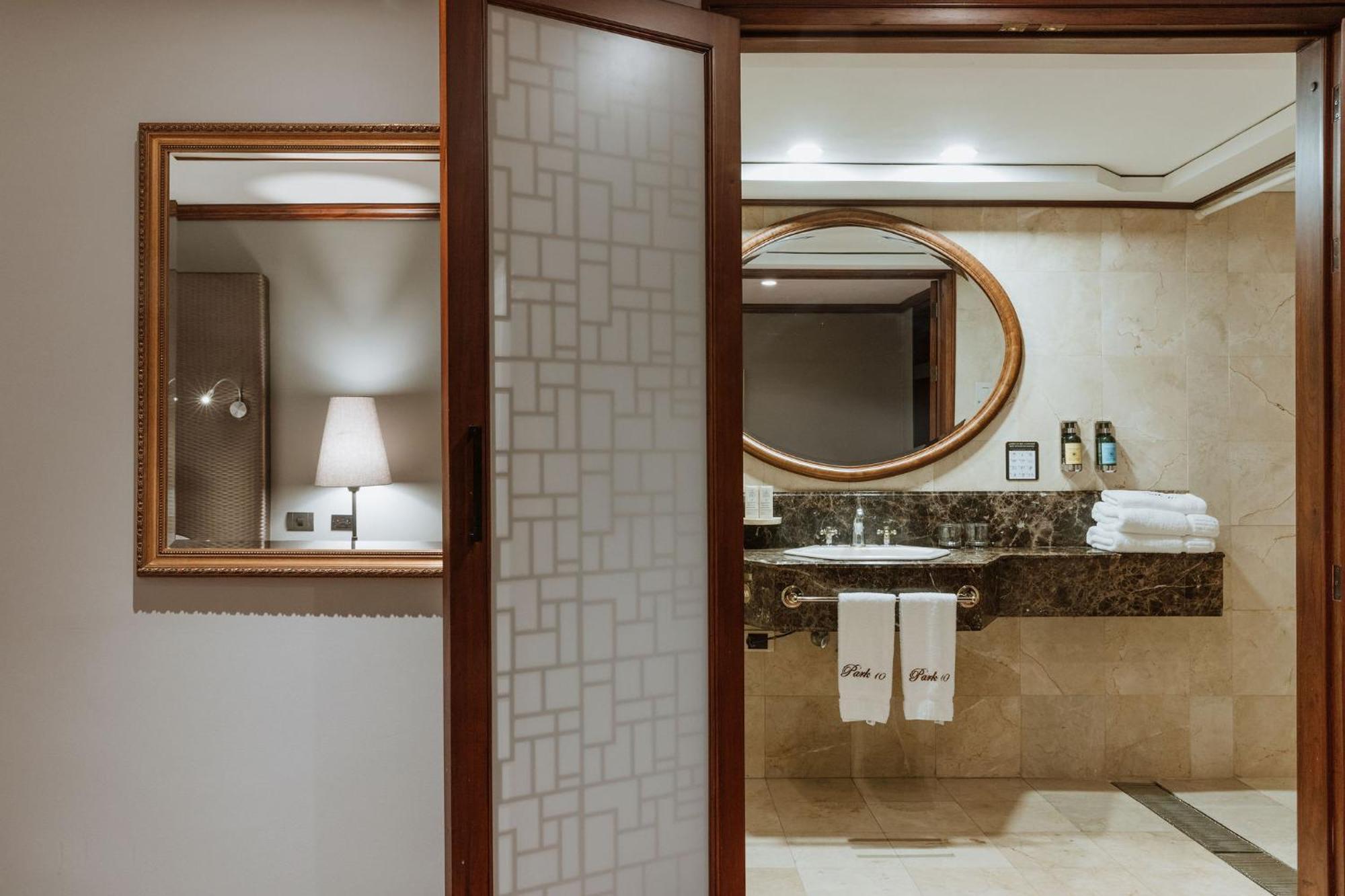 Hotel Park10 Medellin Luaran gambar Bathroom