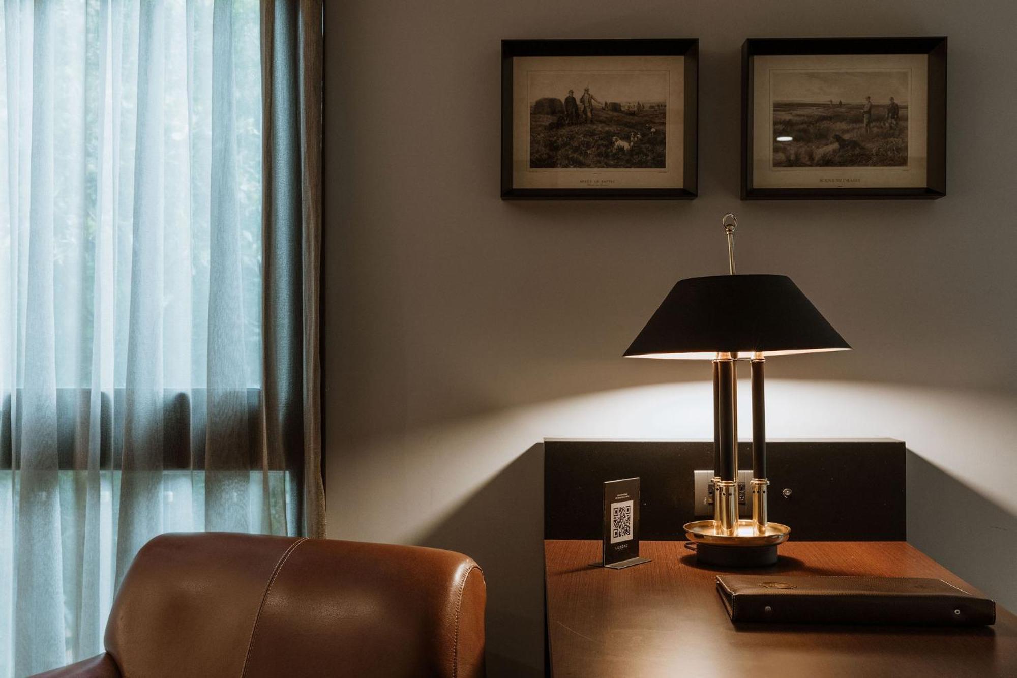 Hotel Park10 Medellin Luaran gambar A table lamp