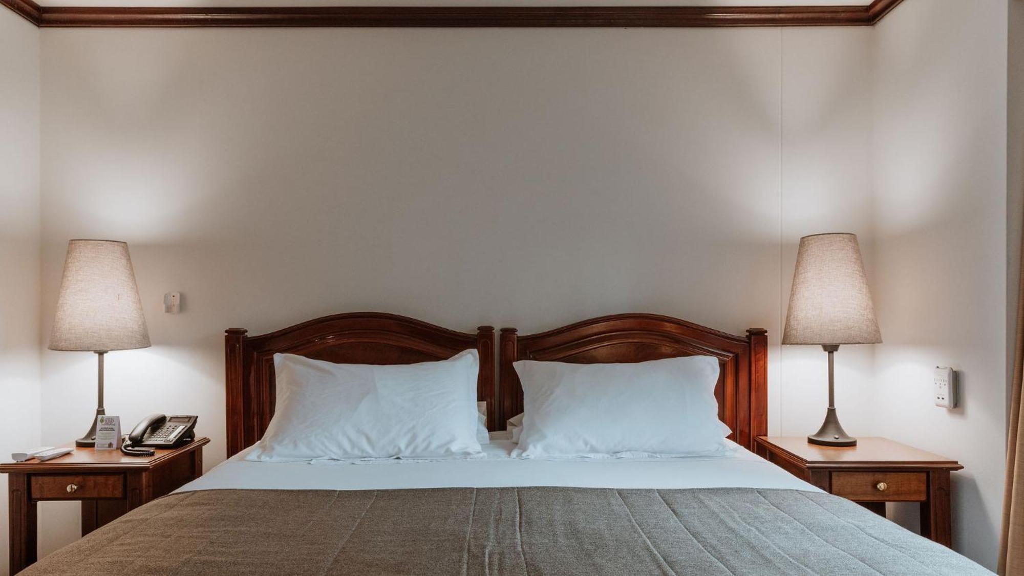 Hotel Park10 Medellin Luaran gambar A bed with two pillows