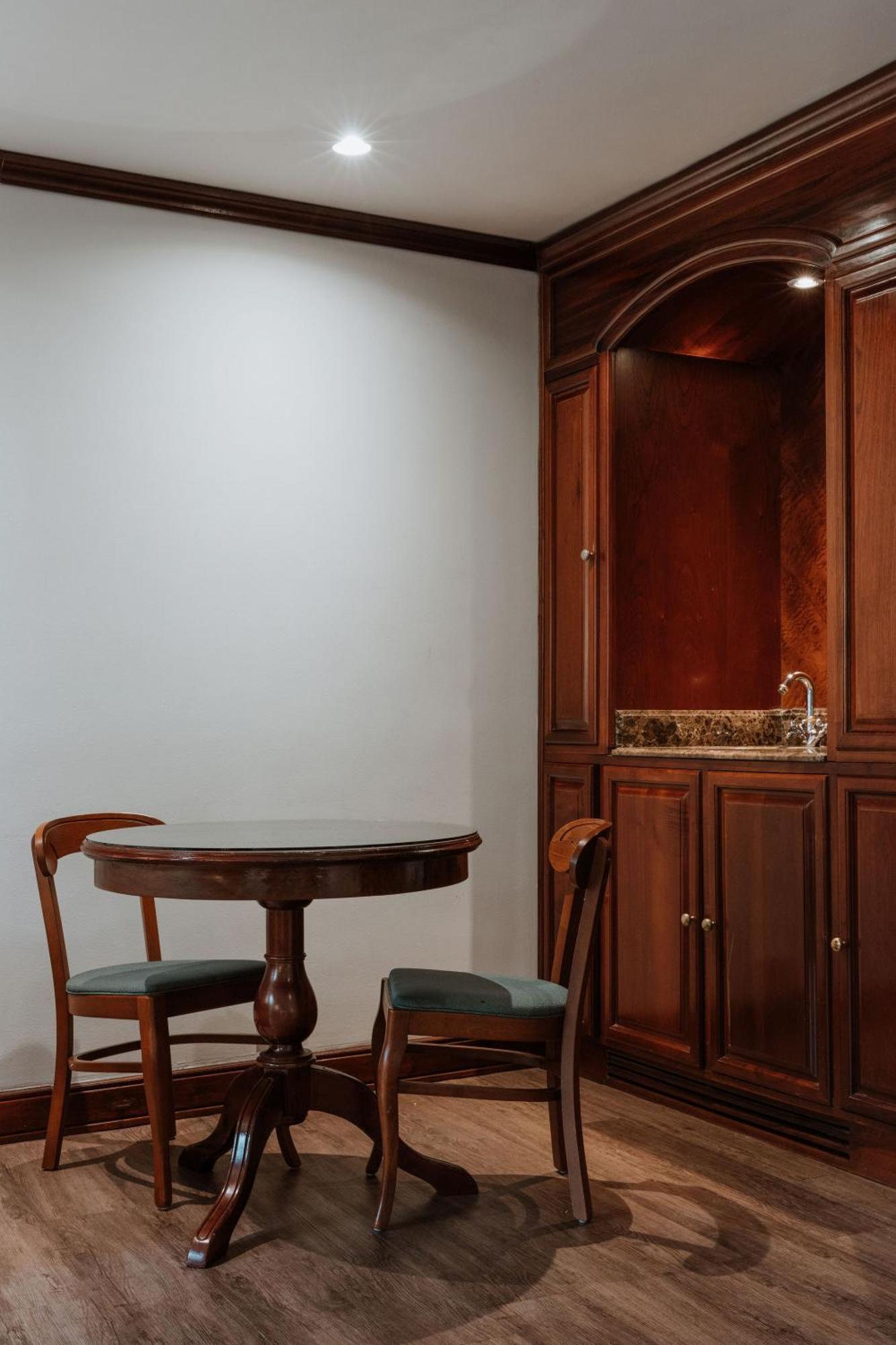 Hotel Park10 Medellin Luaran gambar A wet bar in a home
