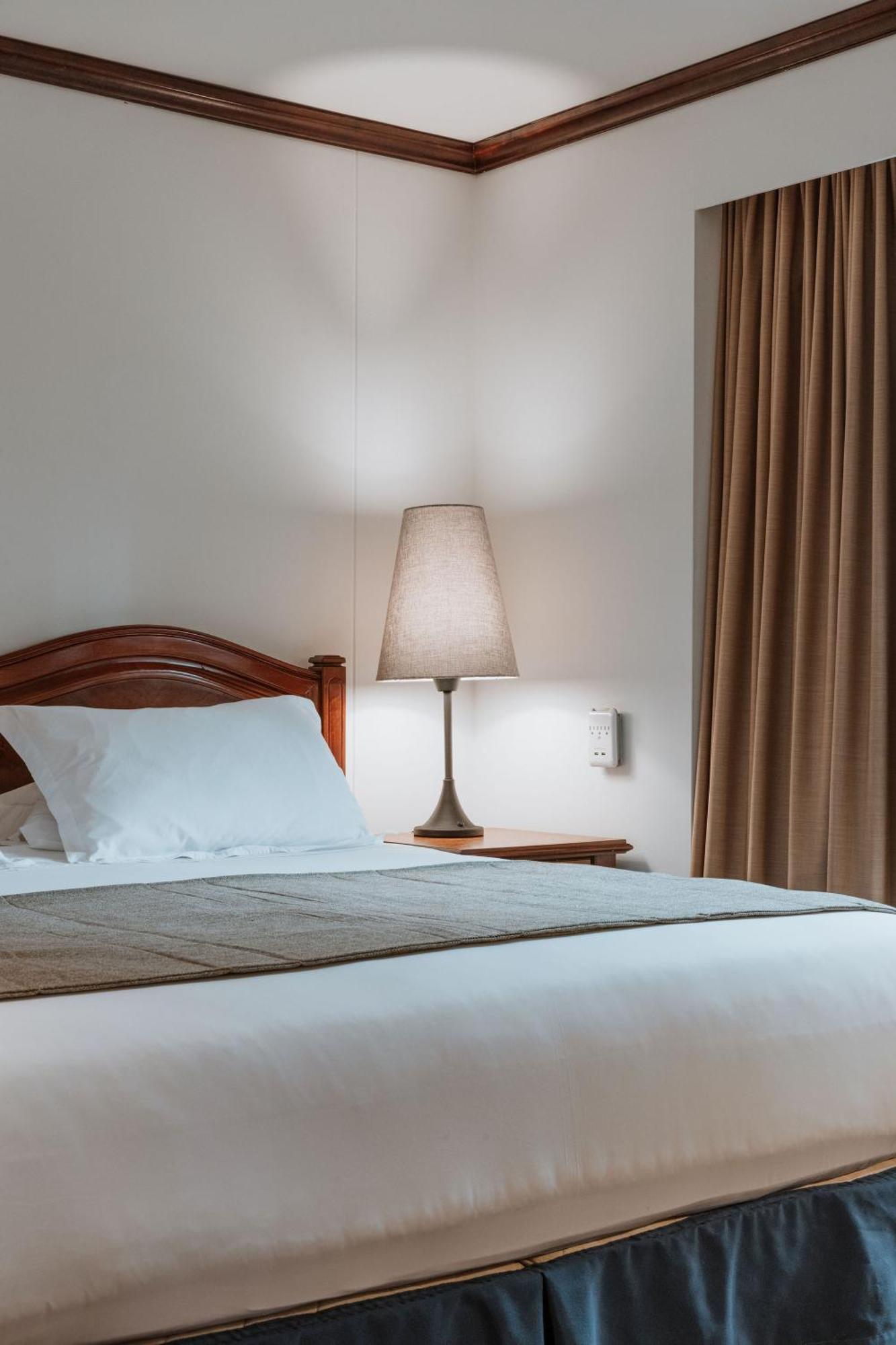 Hotel Park10 Medellin Luaran gambar A light sensor switch